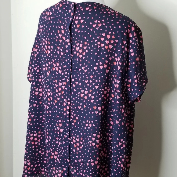 Torrid Blue & Pink Heart Print Crepe Button Back Short Sleeve Top 2X - Picture 3 of 5